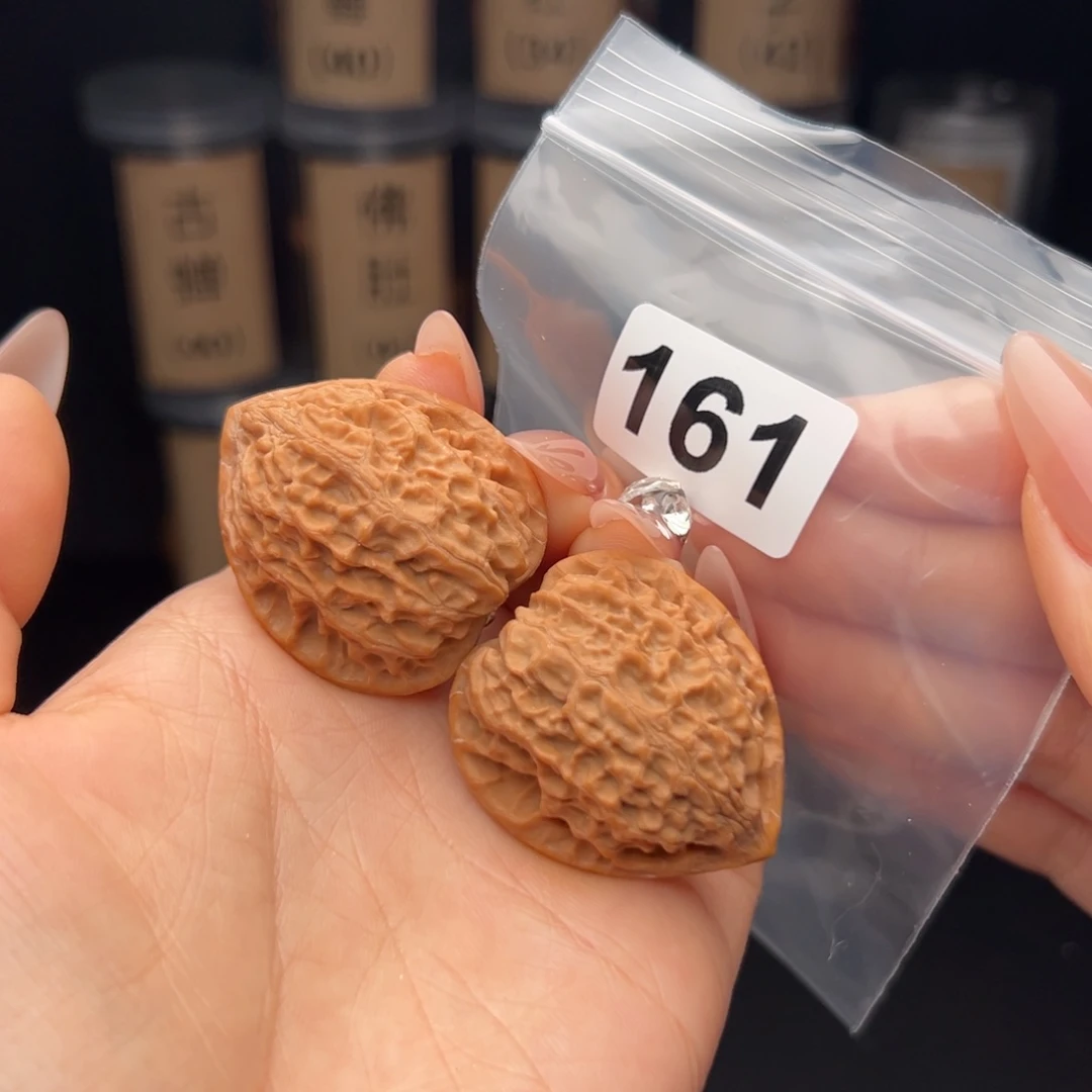 文玩核桃吊坠金牛34