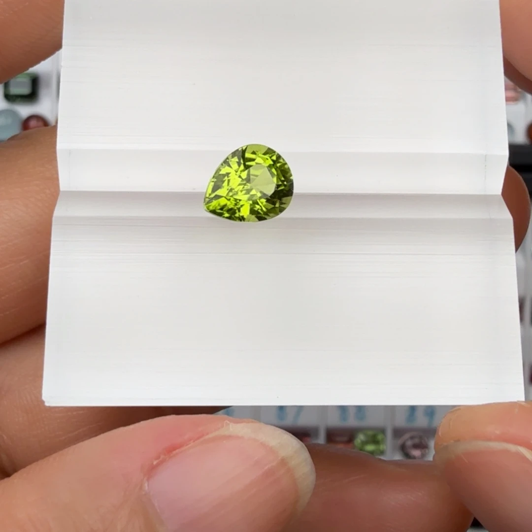 橄榄石笔搁未镶嵌天然2.14克拉