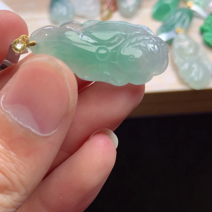 翡翠未镶嵌颈饰吊坠