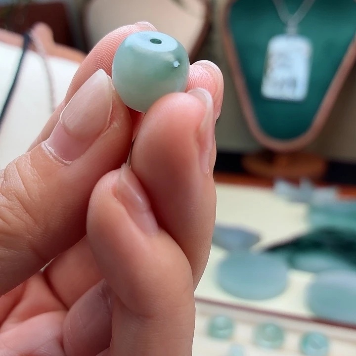 翡翠未镶嵌颈饰天然A货翡翠