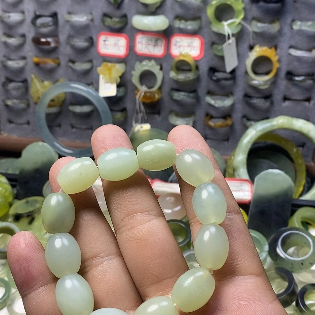 未镶嵌蛇纹石玉手链