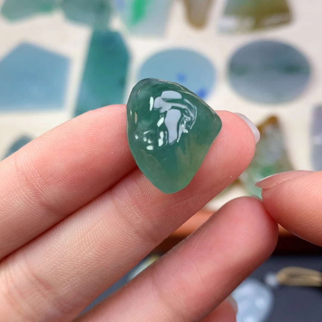 翡翠未镶嵌颈饰好