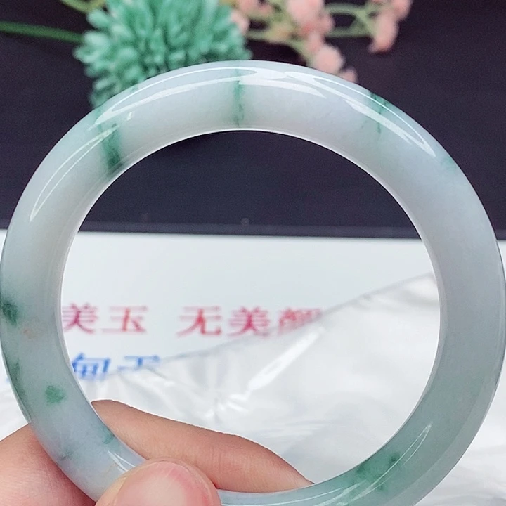 翡翠手镯未镶嵌56.7圈口