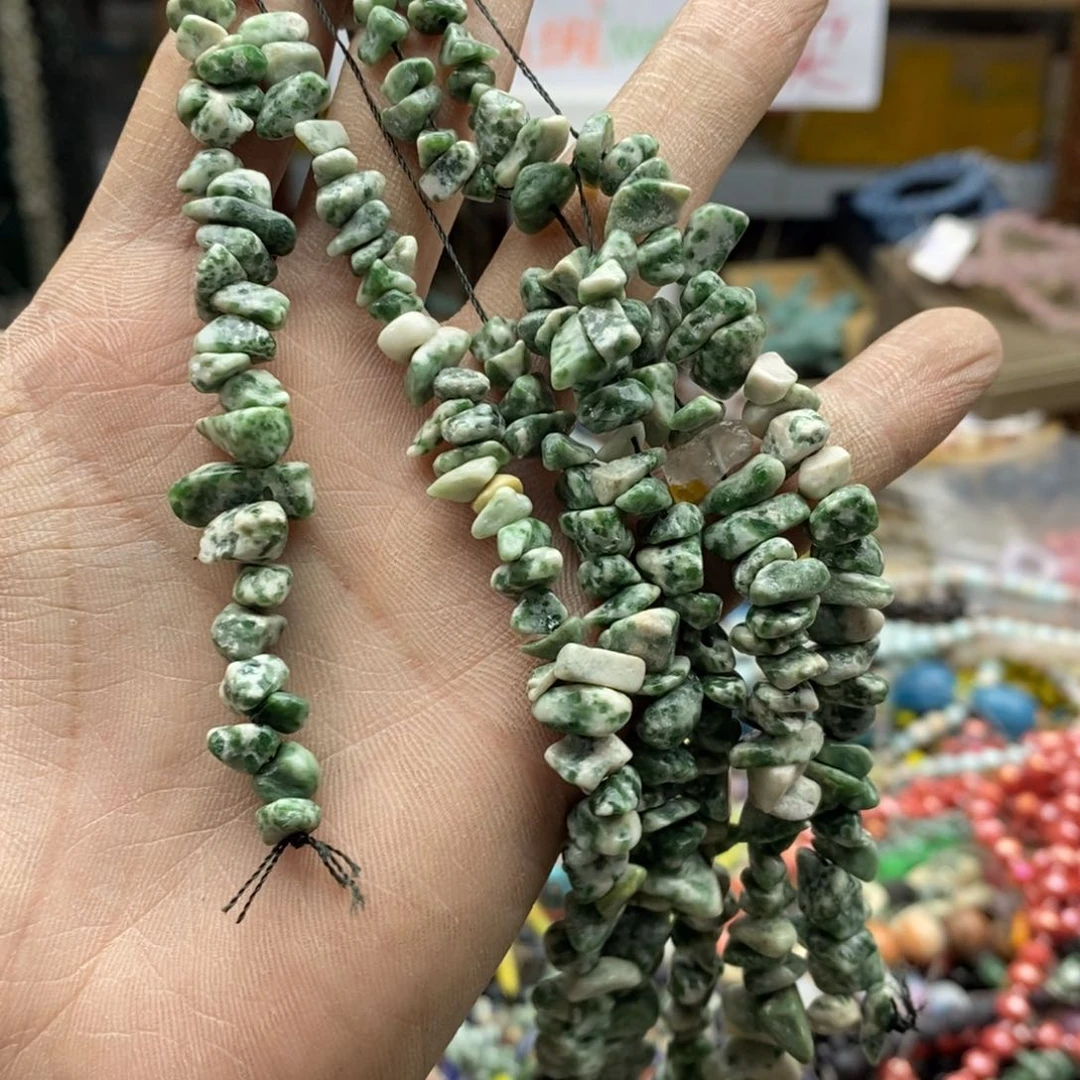 玛瑙/玉髓未镶嵌珠宝半成品两条绿点玉碎石天然