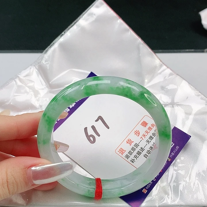 翡翠手镯未镶嵌翡翠手镯