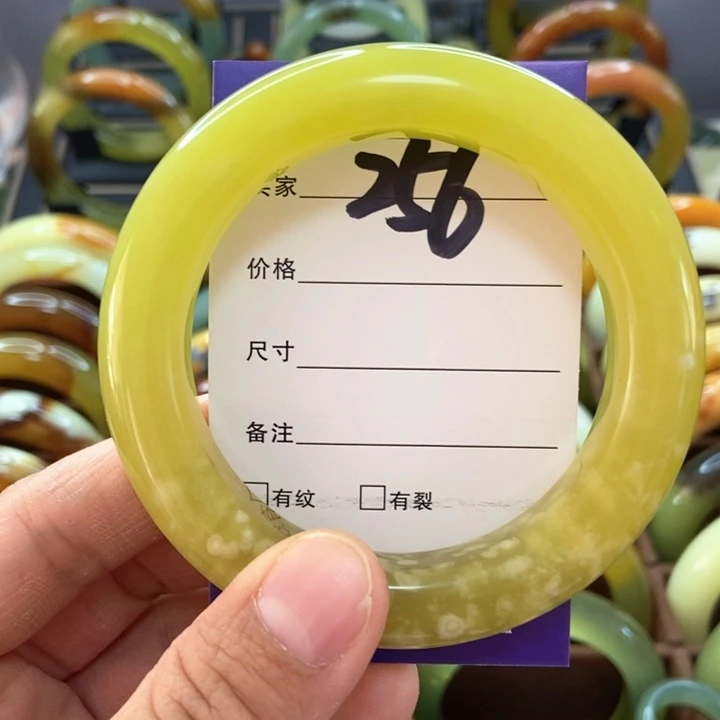 蛇纹石玉手镯未镶嵌三***士