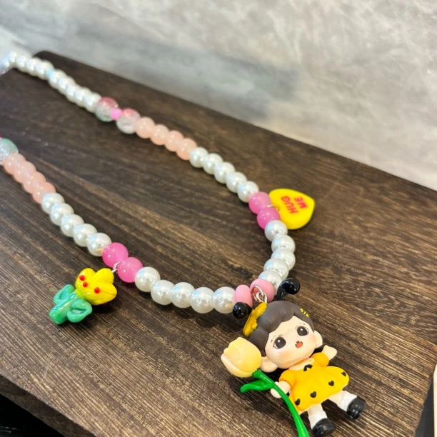 铜合金仿珍珠项链 手拿花蜜蜂耳娃娃项链XL2916