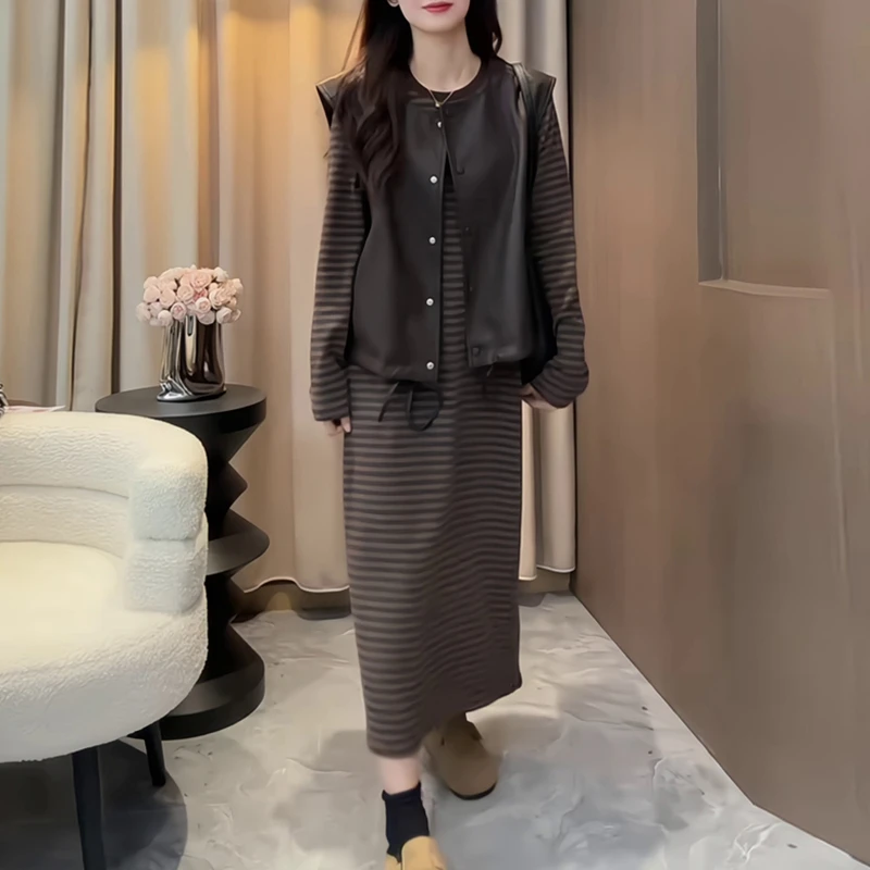 韩系慵懒气质时尚套装女2025秋新款咖色马甲条纹连衣裙休闲两件套