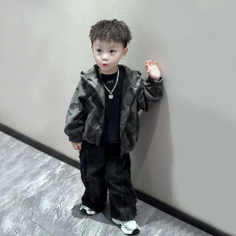 儿童迷彩套装2025新款韩版时尚外穿夹克上衣男童牛仔裤两件套穿搭