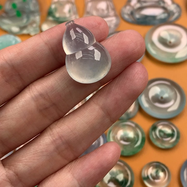 翡翠未镶嵌颈饰….