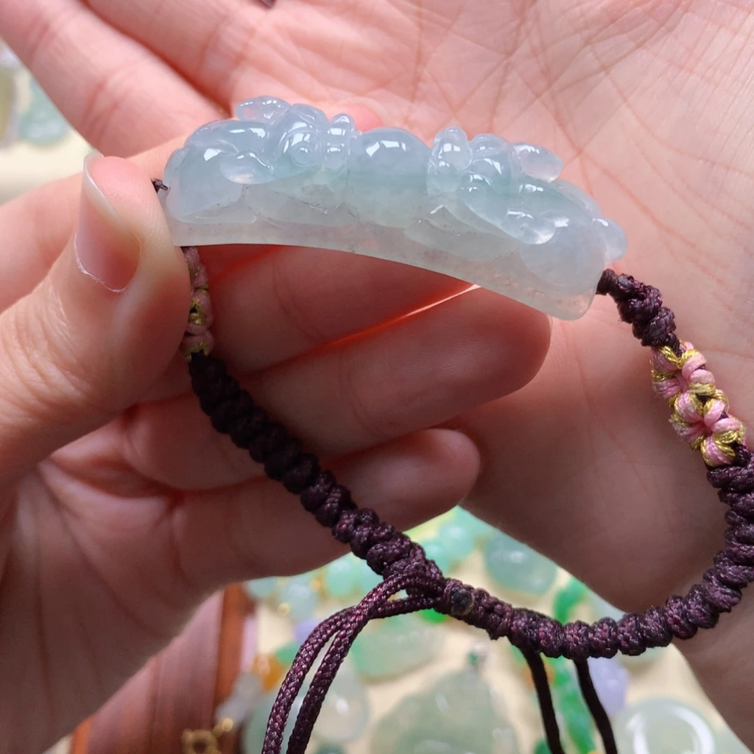 翡翠未镶嵌颈饰是