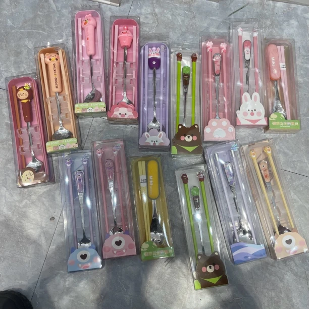 1234儿童便携式餐具随机发