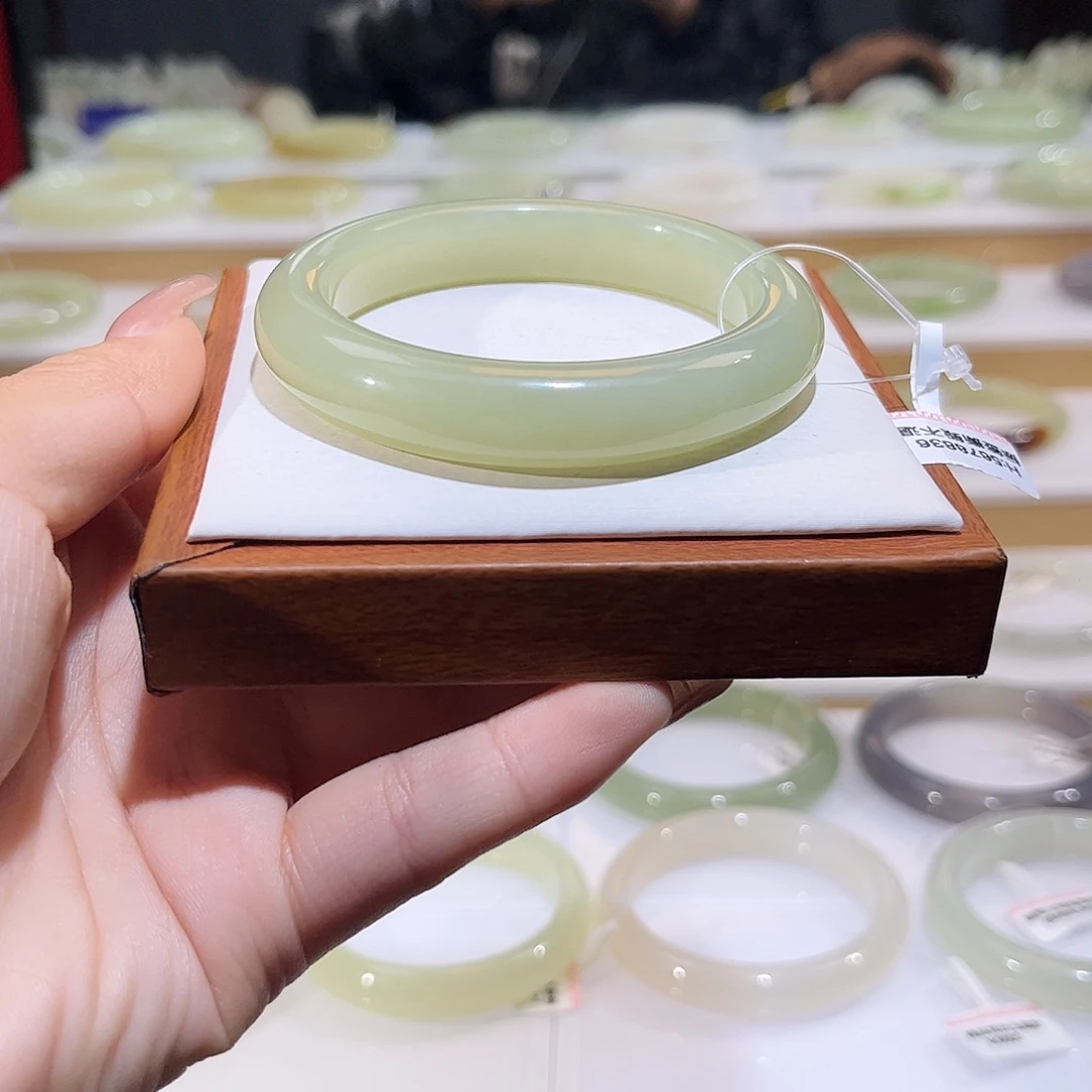 和田玉未镶嵌手镯绿晴