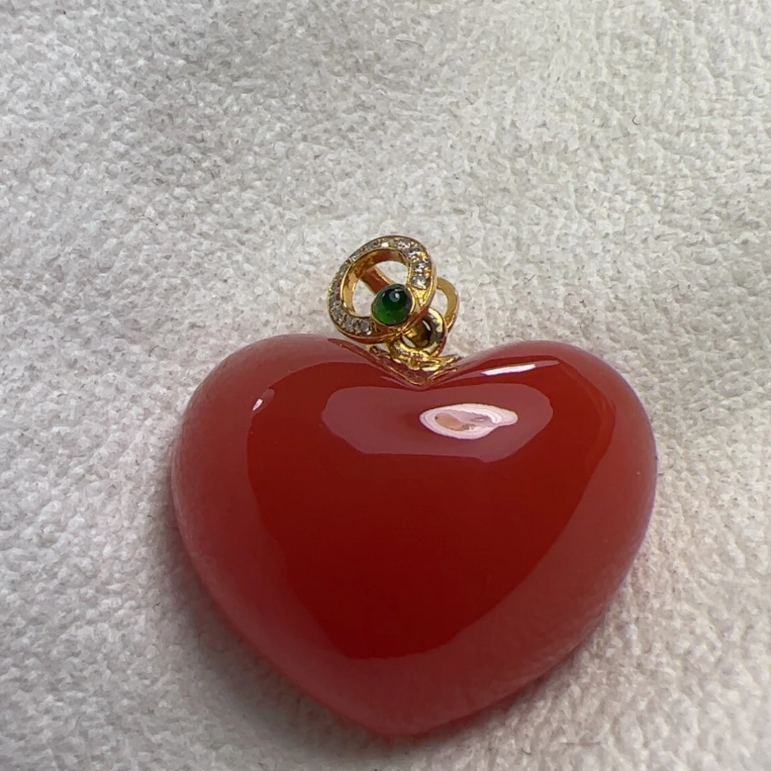 18K金镶嵌吊坠南红玛瑙