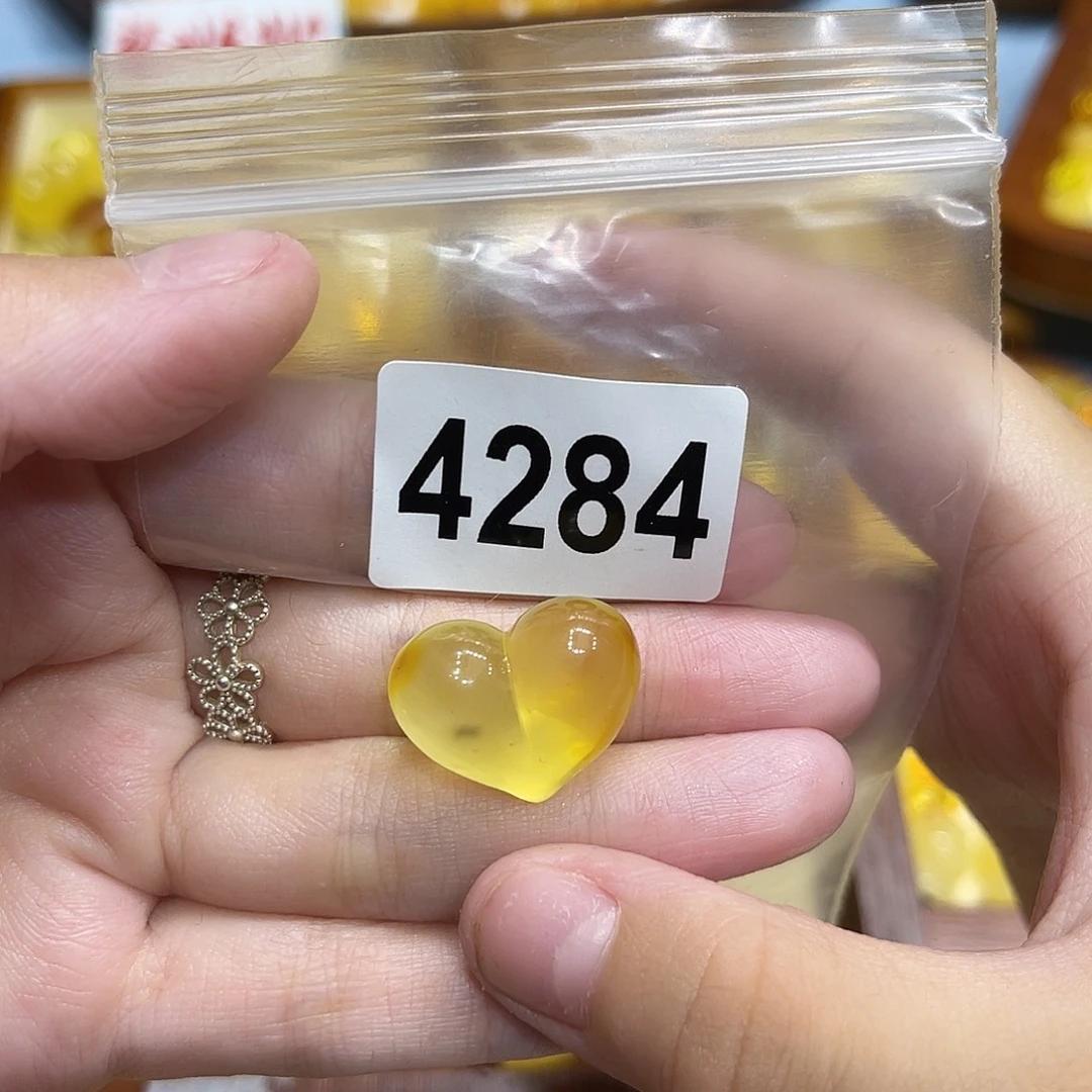 琥珀未镶嵌颈饰蜜蜡