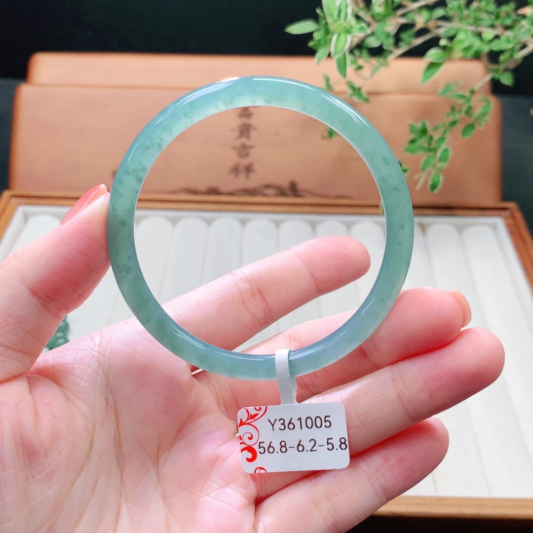 未镶嵌手镯（圆镯）翡翠