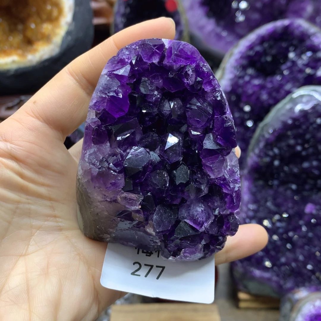 紫晶大型摆件（非配饰）未镶嵌无****?