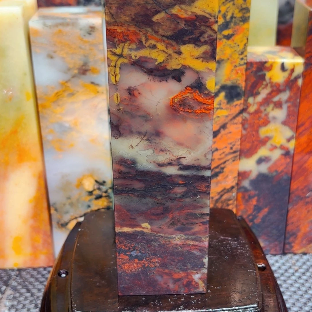 石材桂林鸡血玉贵妃料