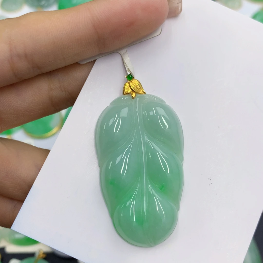 翡翠18K金镶嵌颈饰翡翠