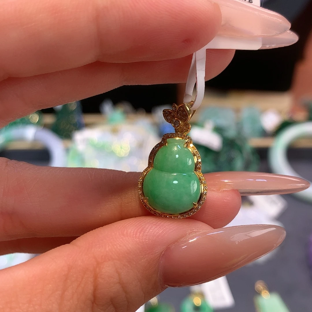 翡翠18K金镶嵌吊坠(赠链)