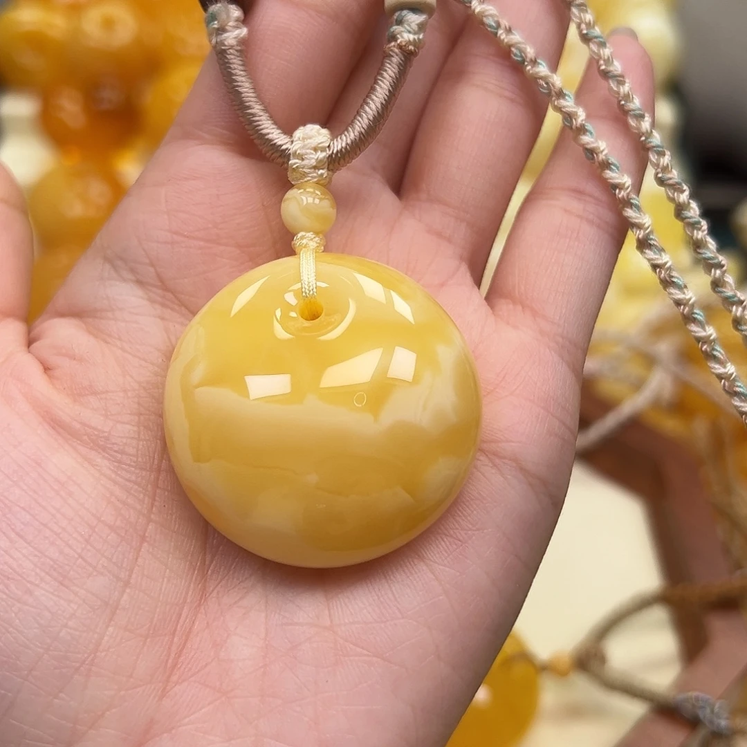 琥珀未镶嵌颈饰蜜蜡