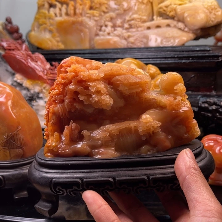 田黄石松下雅聚摆件