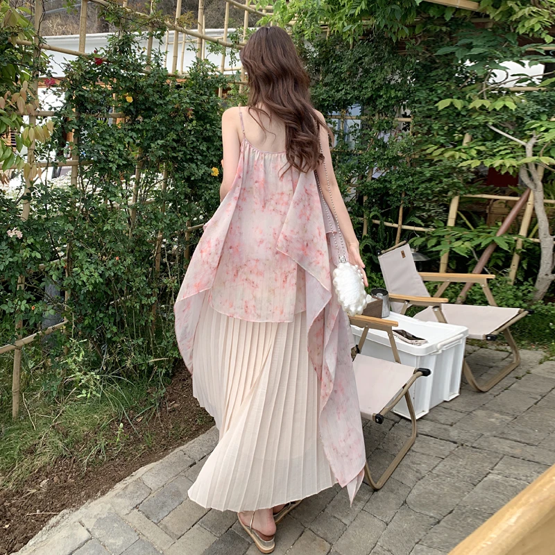 法式浪漫碎花拼接假两件吊带连衣裙女2025夏季新款超仙百褶仙女裙