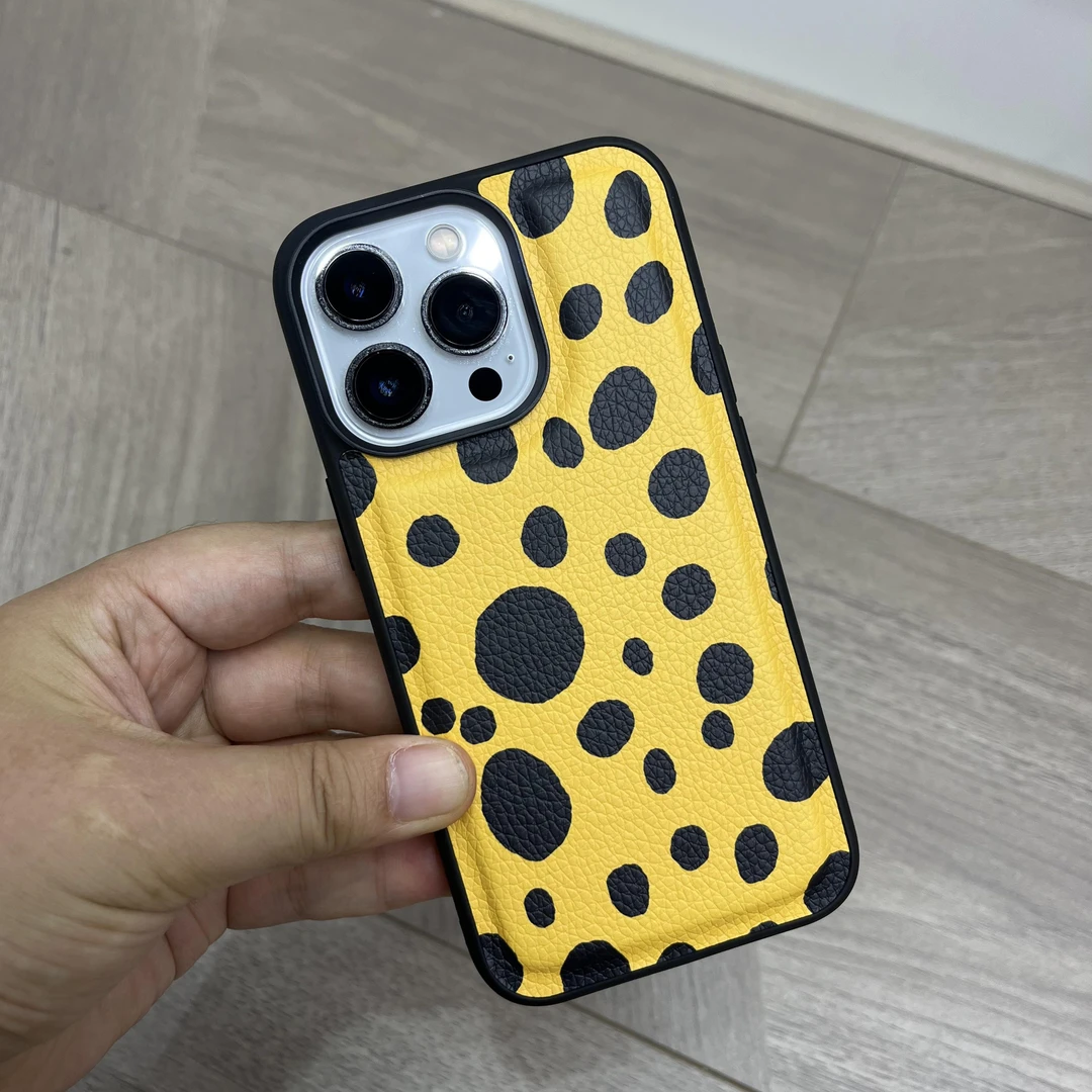 适用苹果14promax手机壳皮质大孔13proamx波点12/12pro防摔11/13