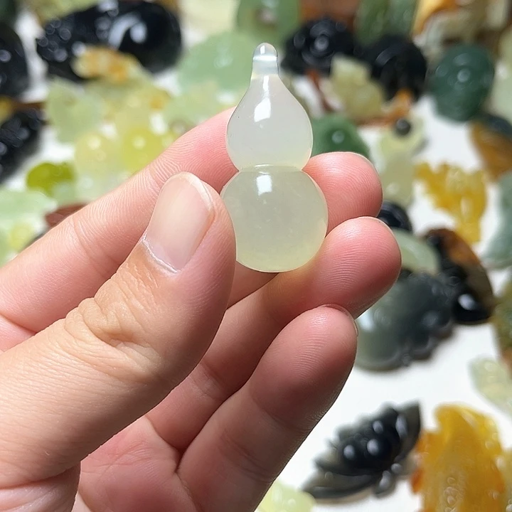 未镶嵌蛇纹石玉颈饰