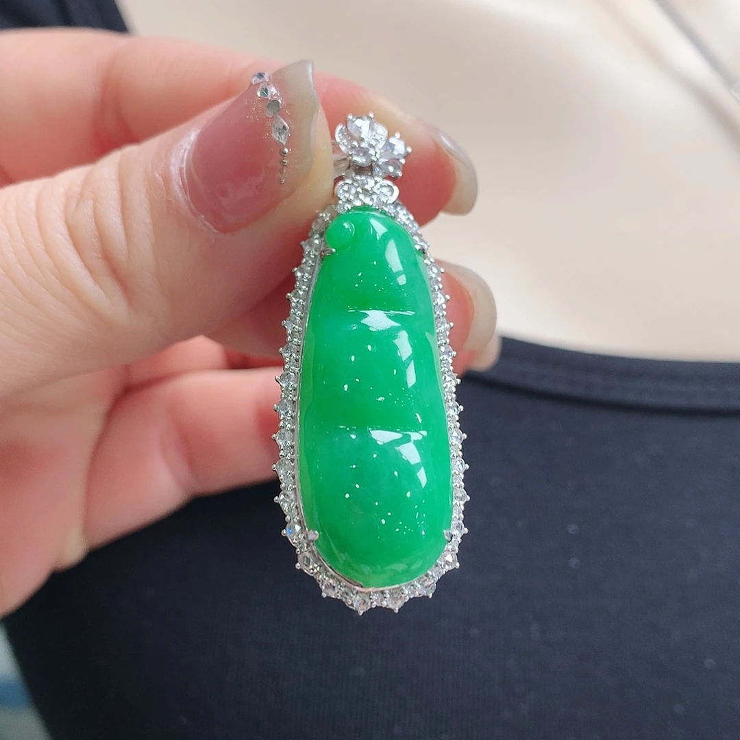 翡翠颈饰18K金镶嵌福豆