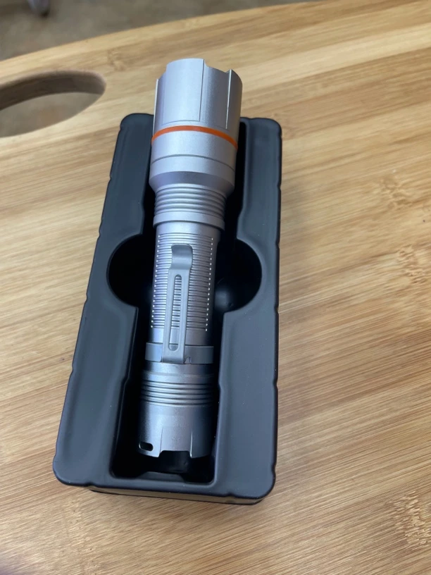 户外移动手电筒照明灯 R2