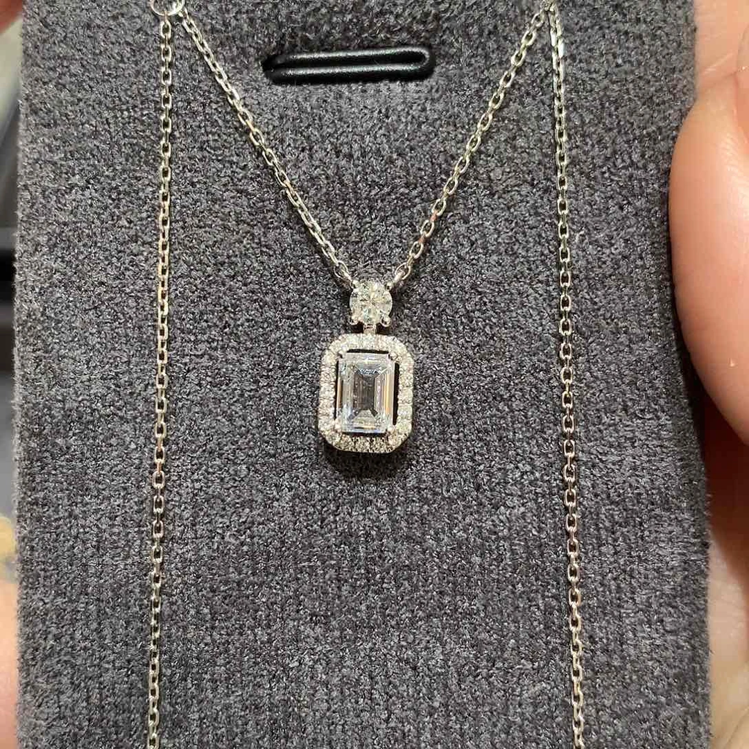 合成钻石颈饰18K金镶嵌