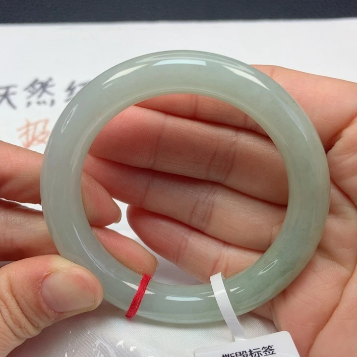 翡翠手镯未镶嵌54圈