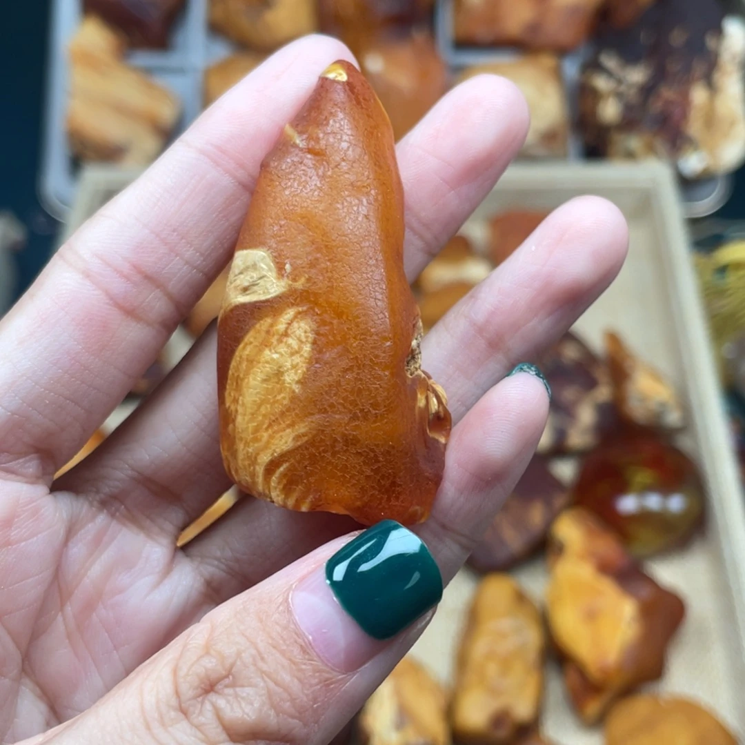 琥珀未镶嵌珠宝奇石