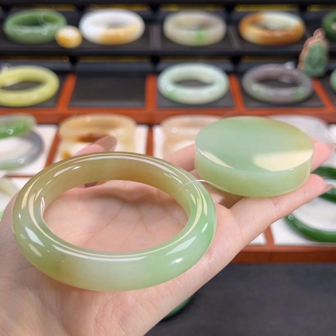 和田玉（翠青玉）手镯未镶嵌糖翠三彩