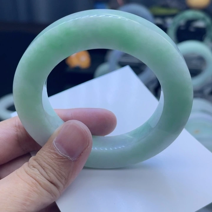 定制翡翠未镶嵌手镯