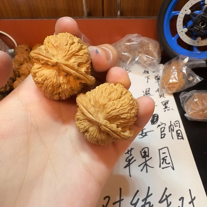 吊坠桃核36尺白狮子有点虚尖