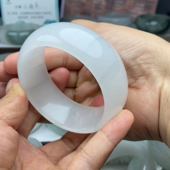 洱***未镶嵌手镯石英质玉（金丝玉）
