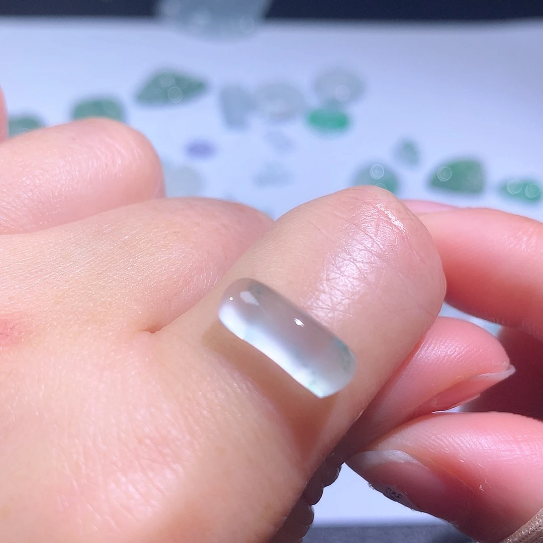 翡翠颈饰未镶嵌马鞍