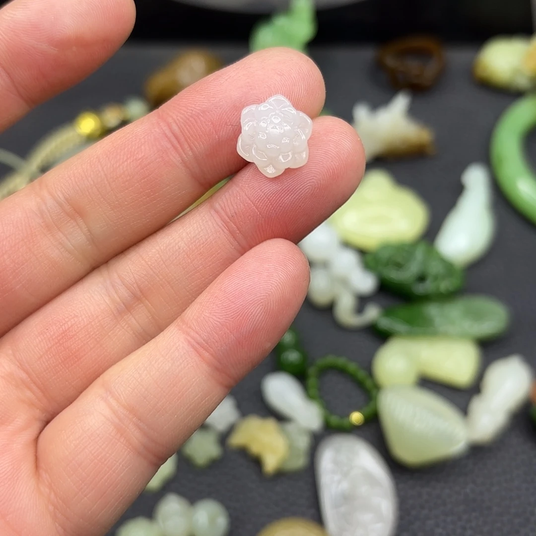 用***9和田玉未镶嵌颈饰