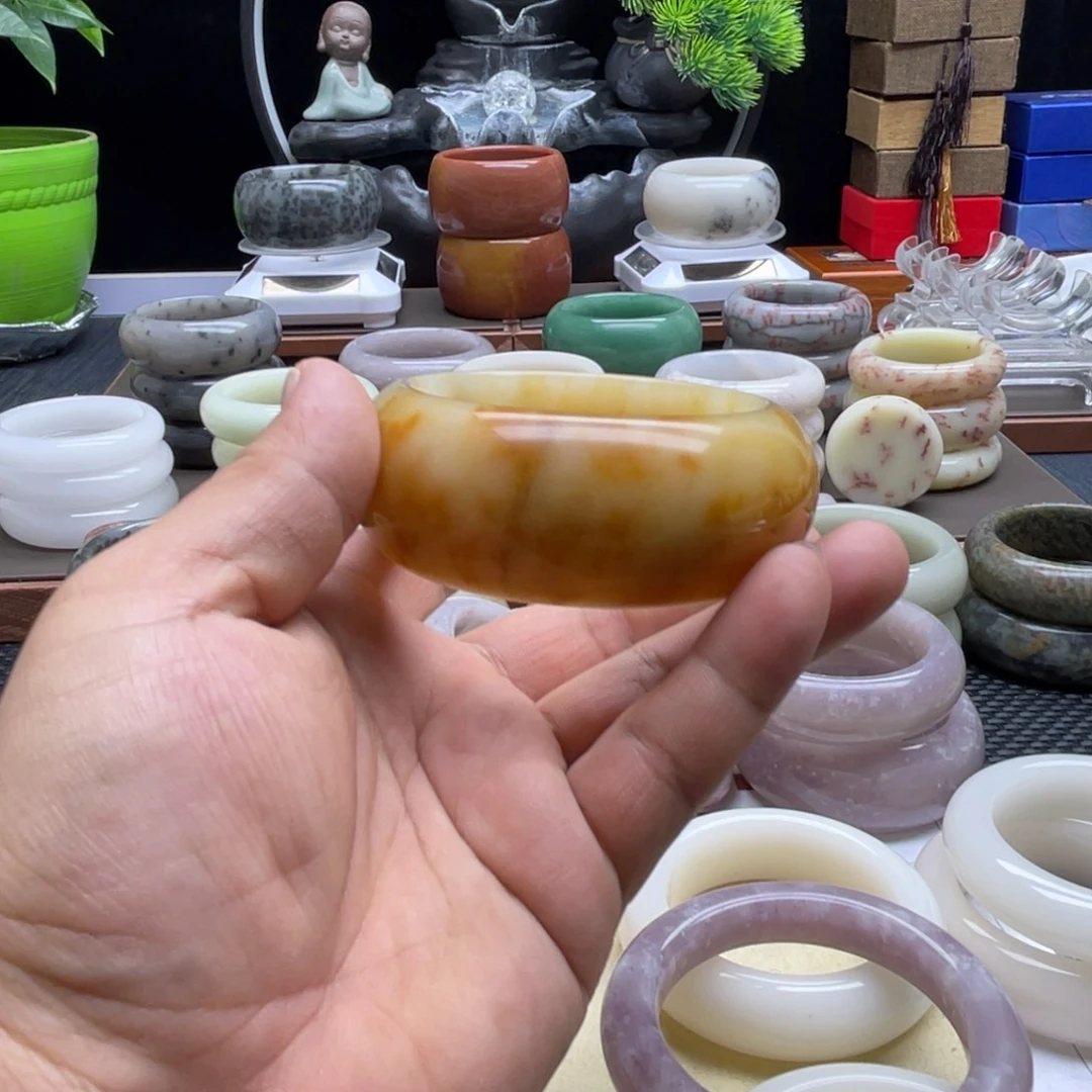 石英岩玉未镶嵌手镯