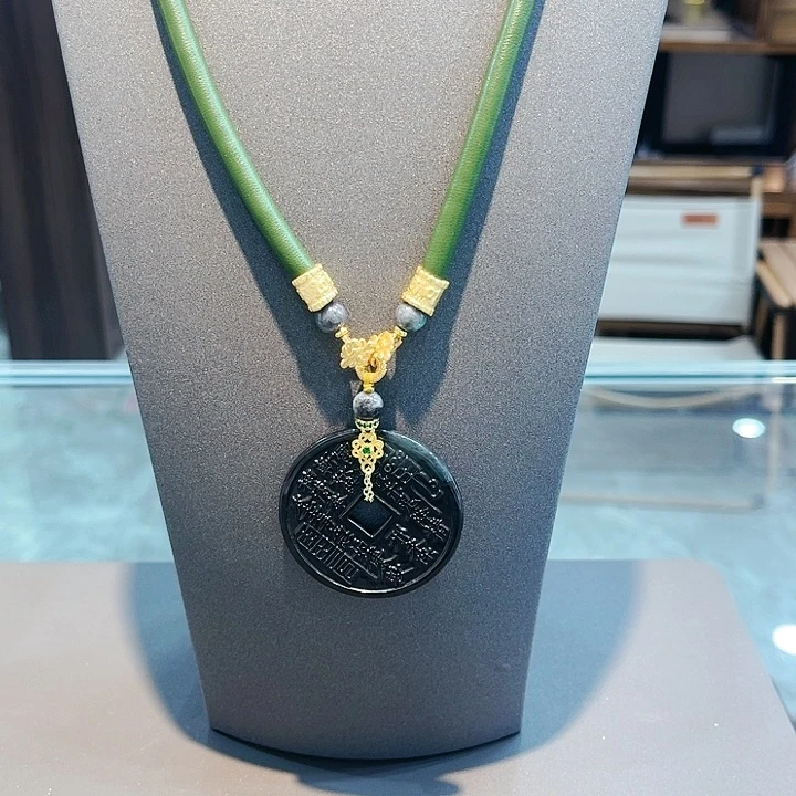 翡翠颈饰未镶嵌项链