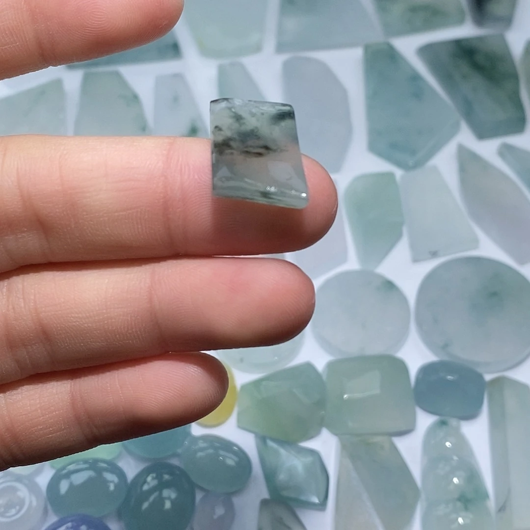 翡翠未镶嵌颈饰5322