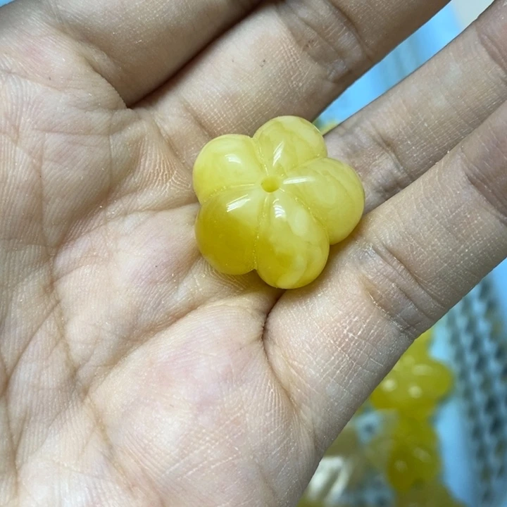 蜜蜡未镶嵌裸石吊坠