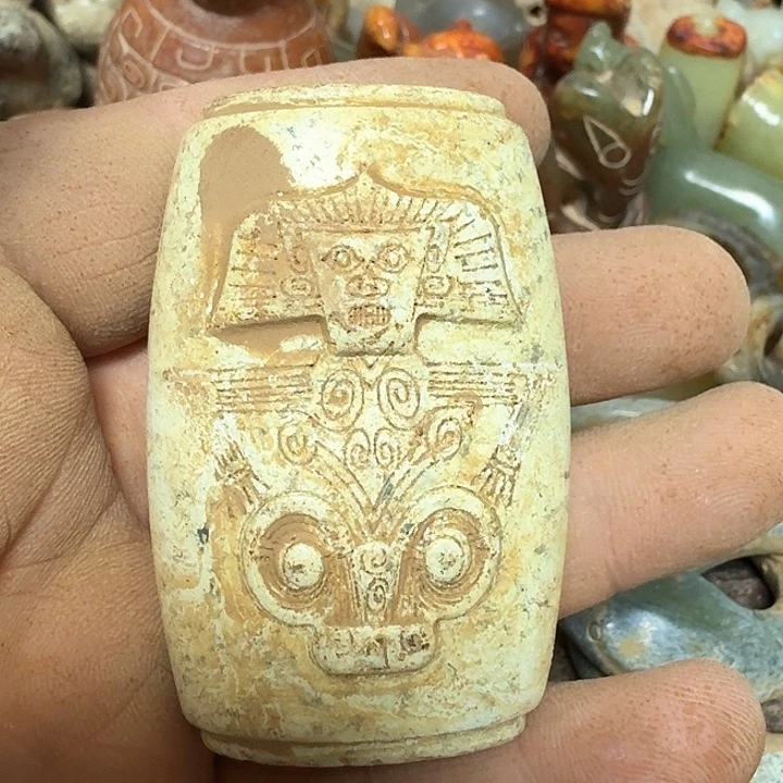 蛇纹石玉颈饰未镶嵌