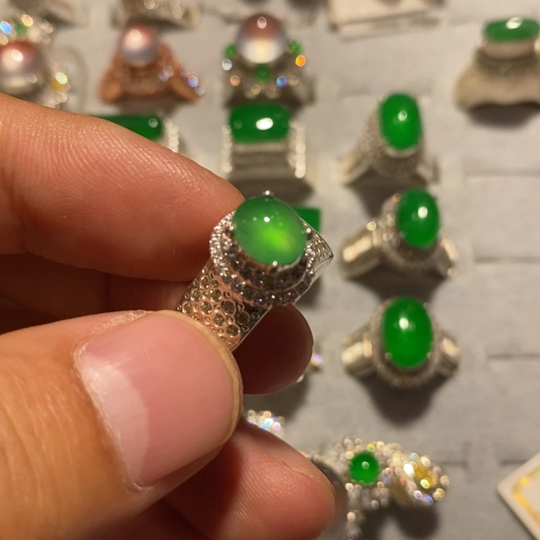 定制翡翠未镶嵌冰种甜绿7.8mm