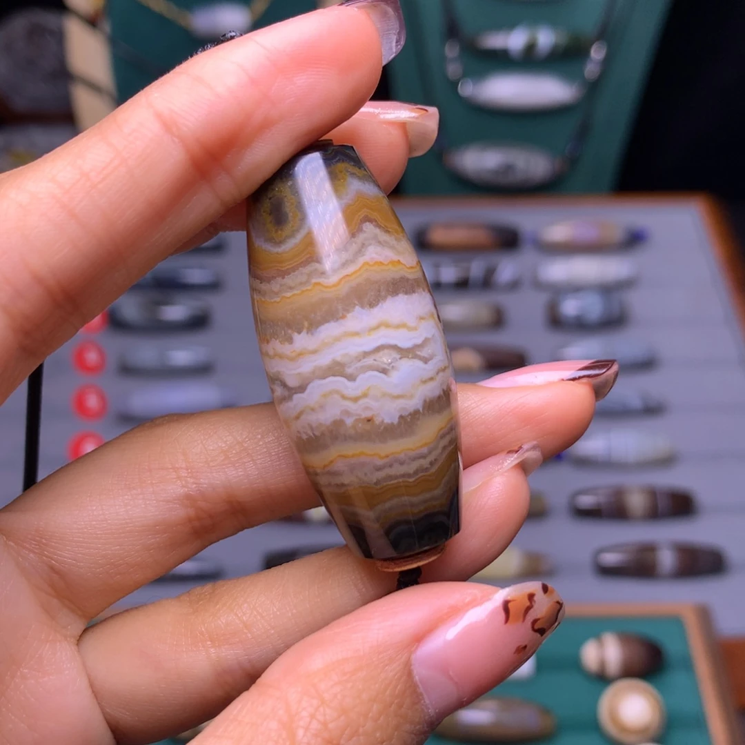 未镶嵌颈饰玛瑙/玉髓梵*