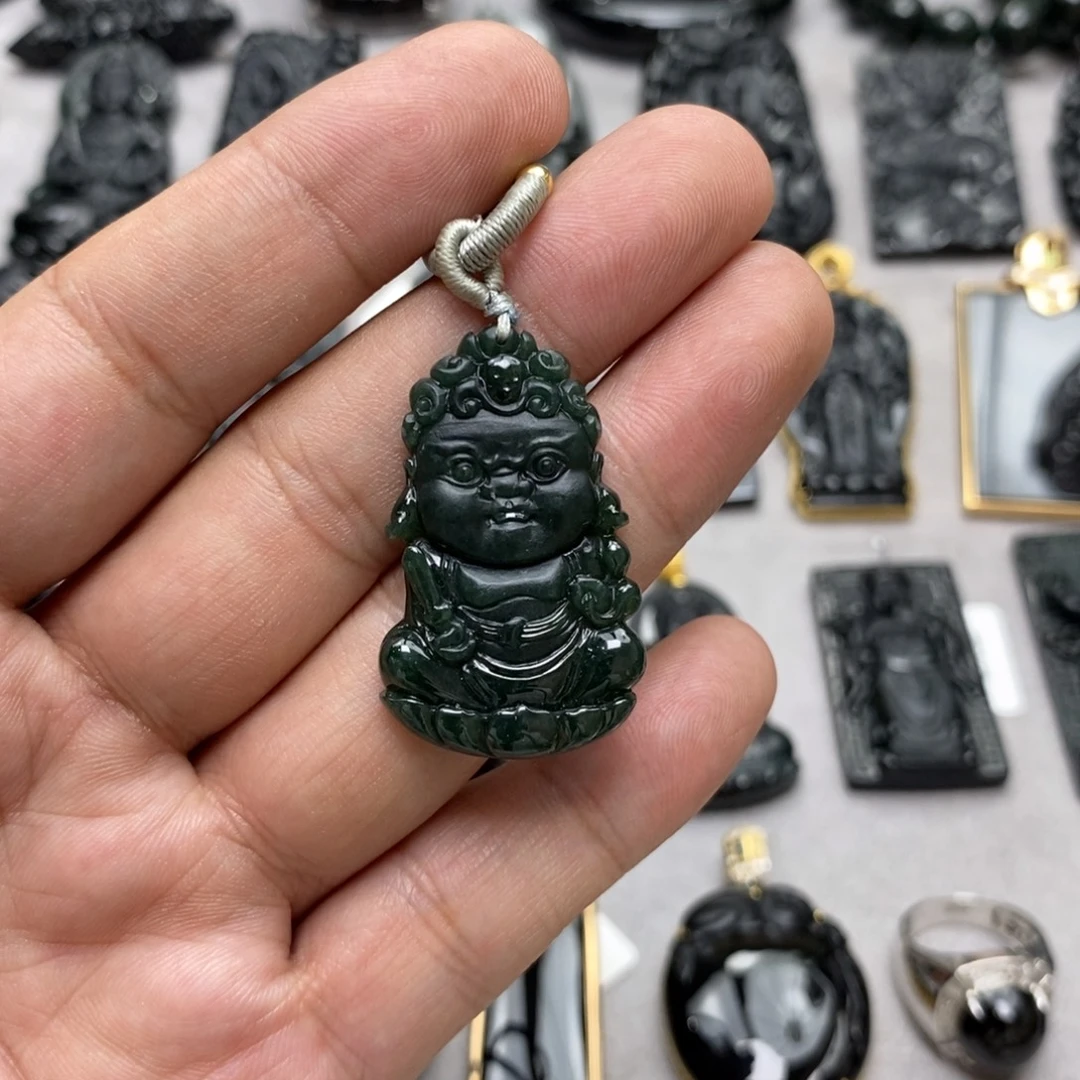 翡翠未镶嵌颈饰不动