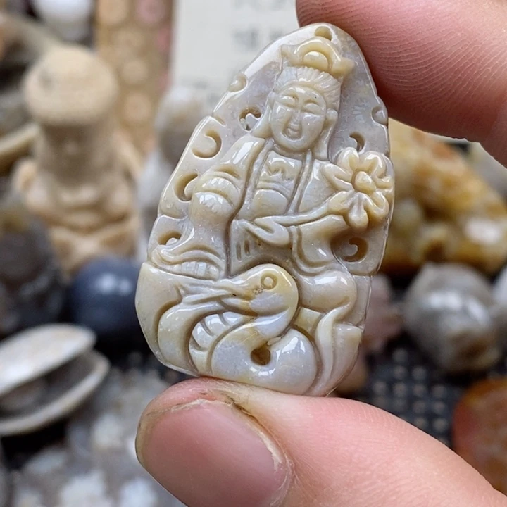 颈饰未镶嵌硅化珊瑚（珊瑚玉）小
