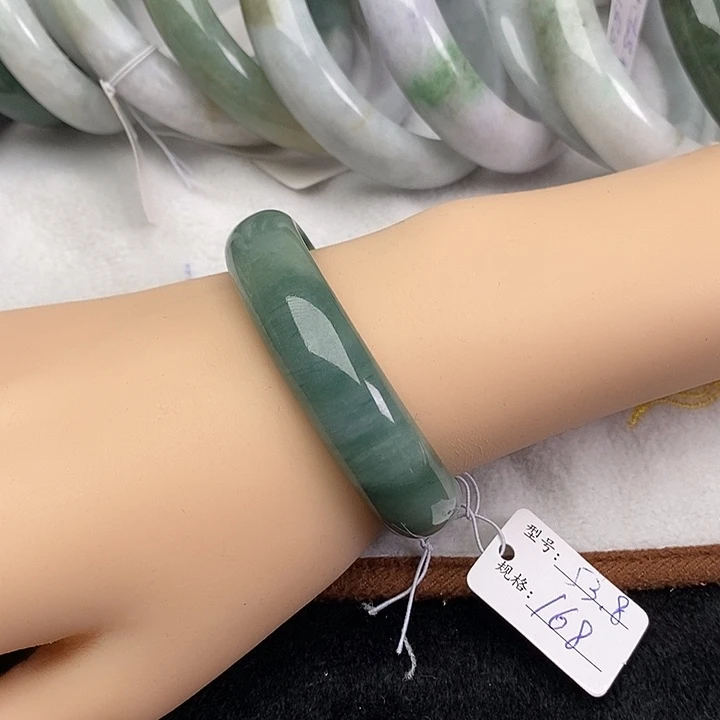 翡翠未镶嵌手镯（贵妃镯）13665053